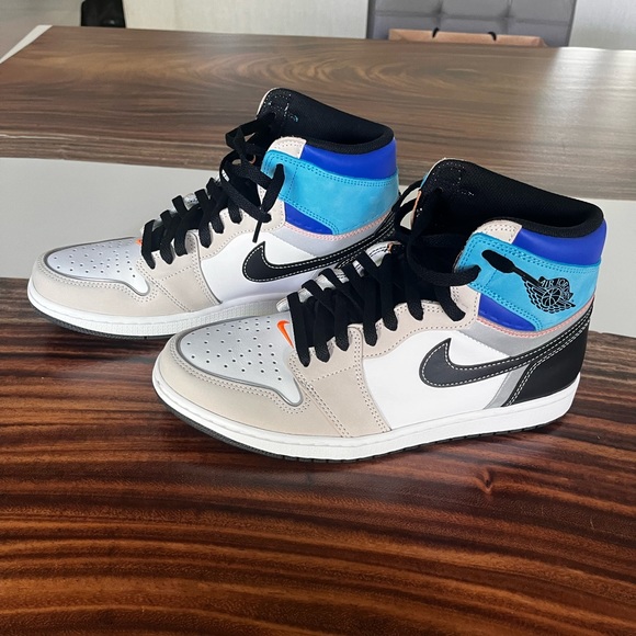 Jordan 1 Retro High OG - Picture 3 of 5